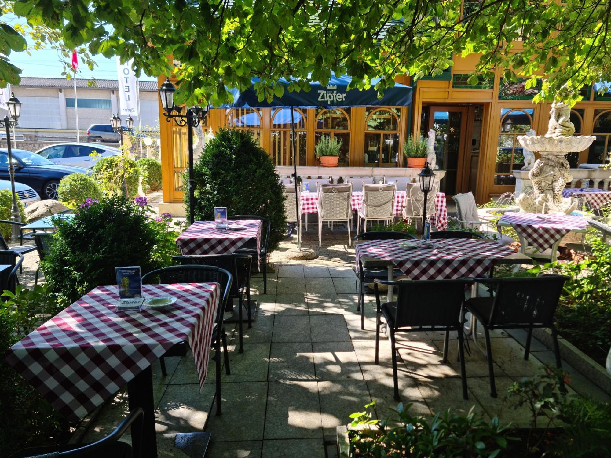 Hoeckner Plaza Hotel Attnang-Puchheim Exterior foto